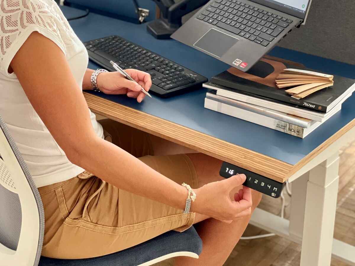 Polohovací stoly do kanceláře