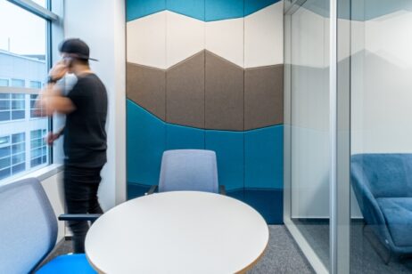 moderní kanceláře ve stylu minimalismu