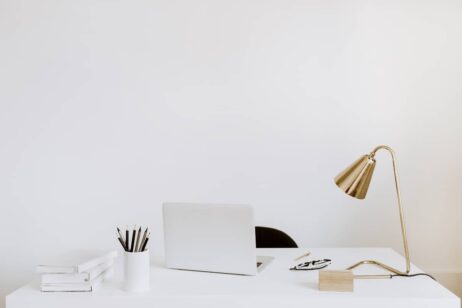 moderní kanceláře ve stylu minimalismu