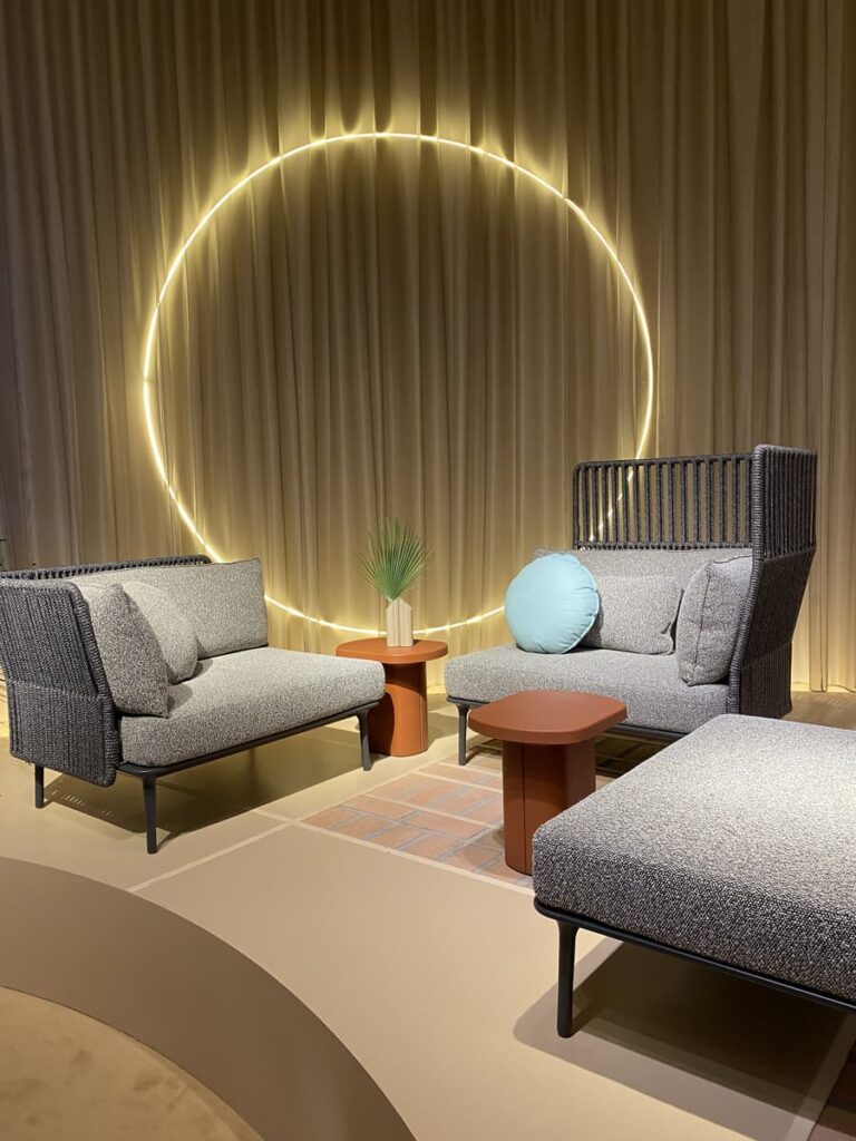 moderní kanceláře ve stylu minimalismu