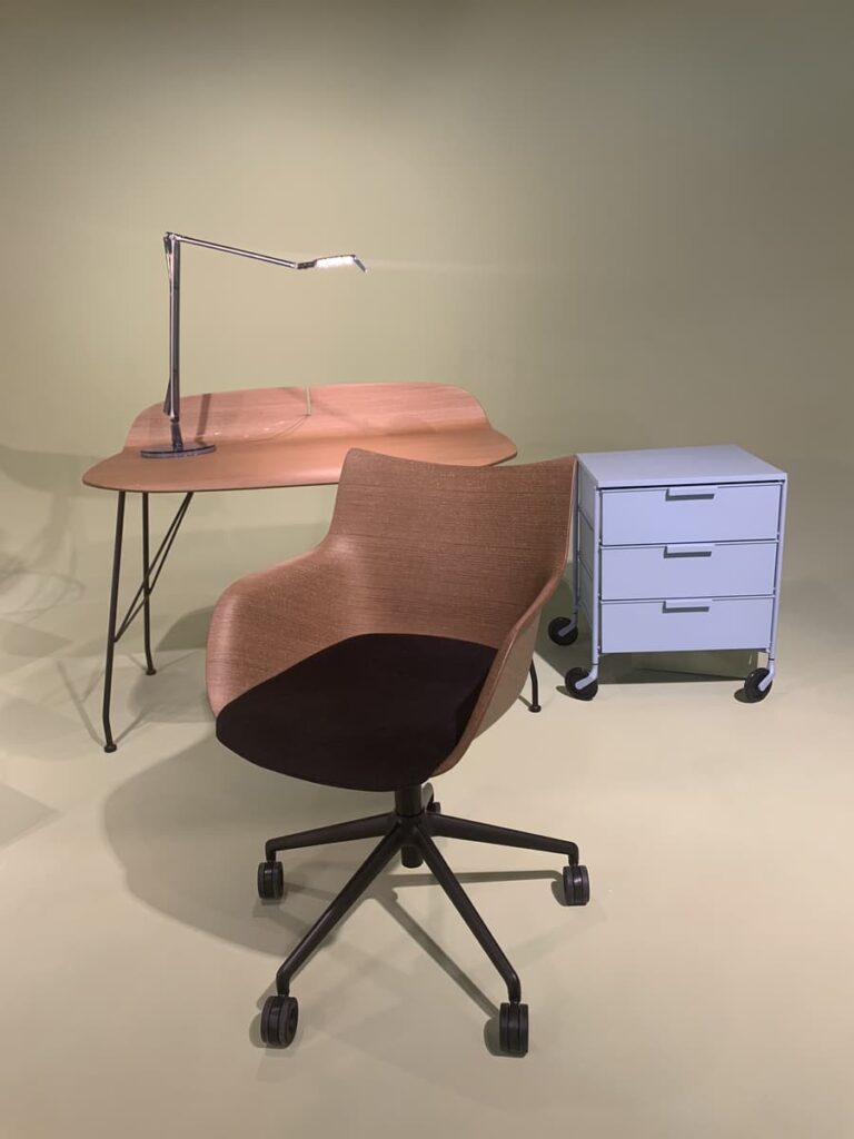 moderní kanceláře ve stylu minimalismu