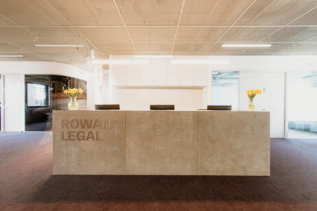 packwall desky v kanceláři