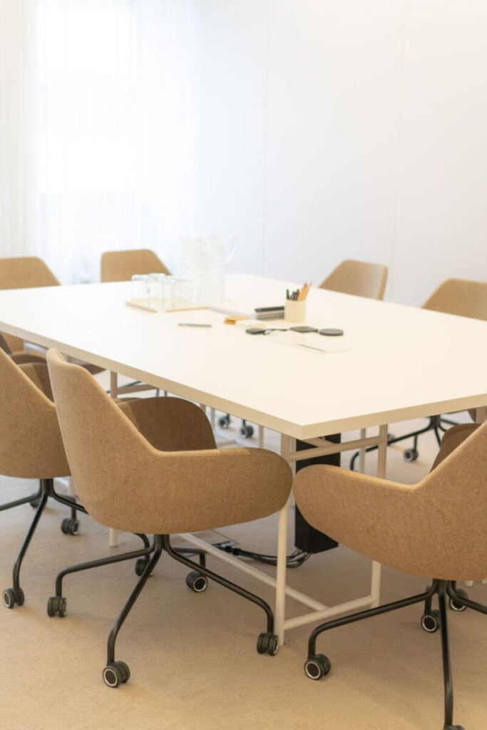 packwall desky v kanceláři